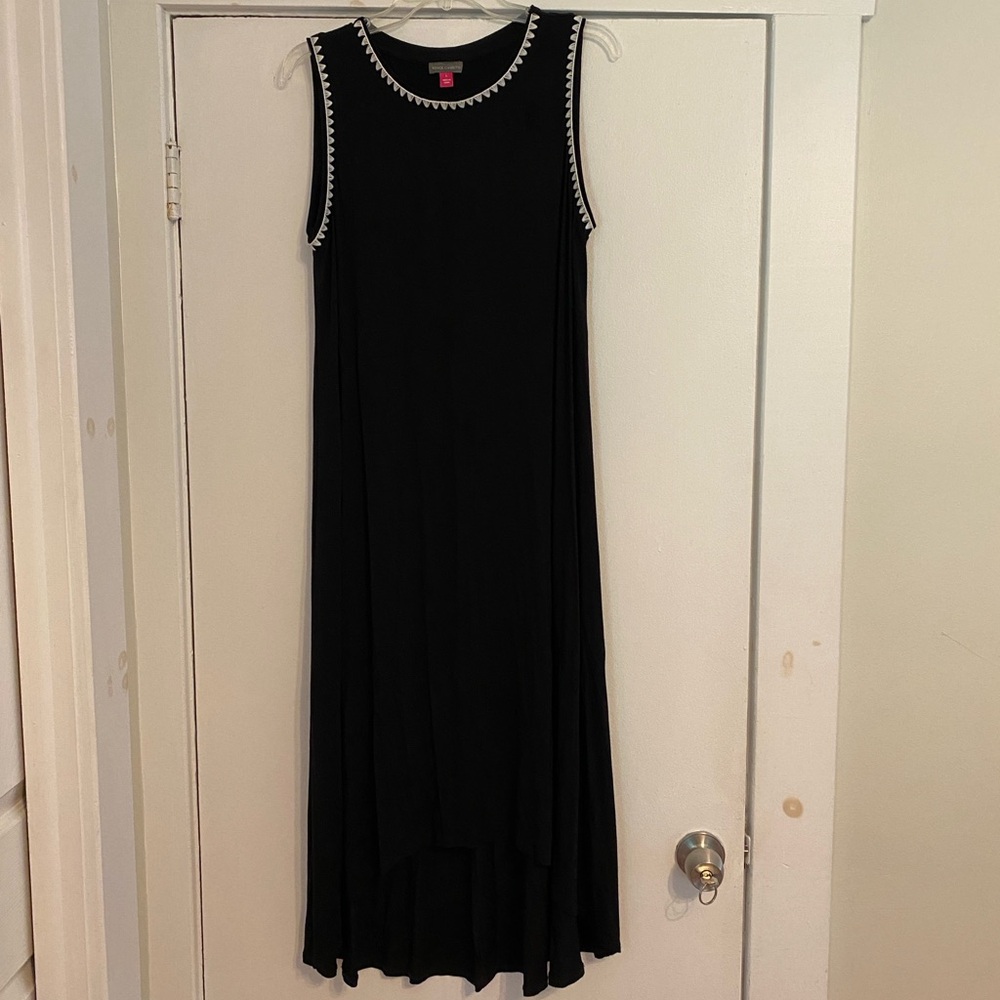 Vince Camuto sleeveless jersey knot maxi dress with white stitching. Size Large